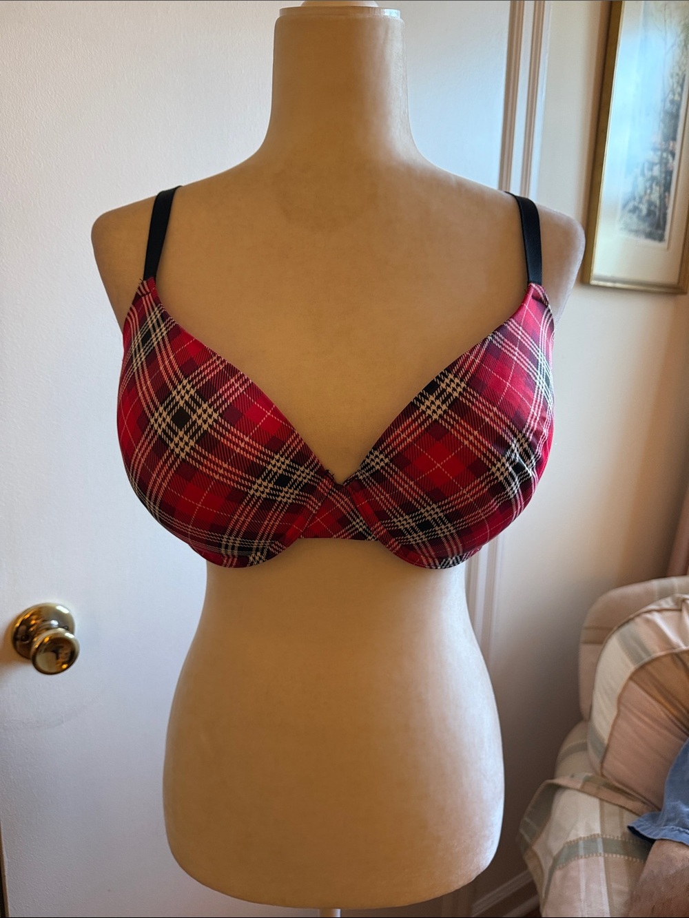 PINK Victoria's Secret Red Tartan Plaid Underwire Bra 36DD NWOT